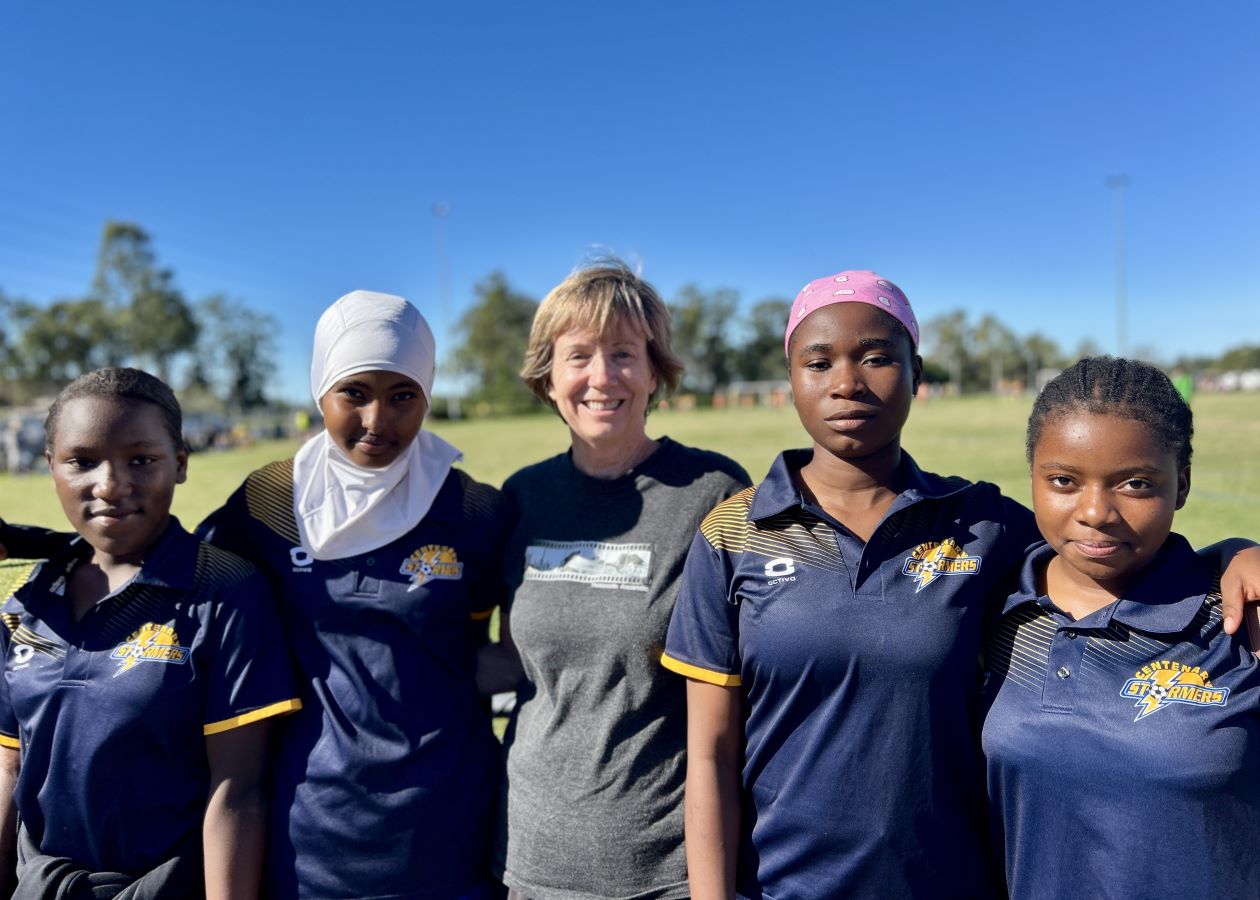 Peta - volunteer in Brisbane with U14 girls from a refugee background - pushing barriers